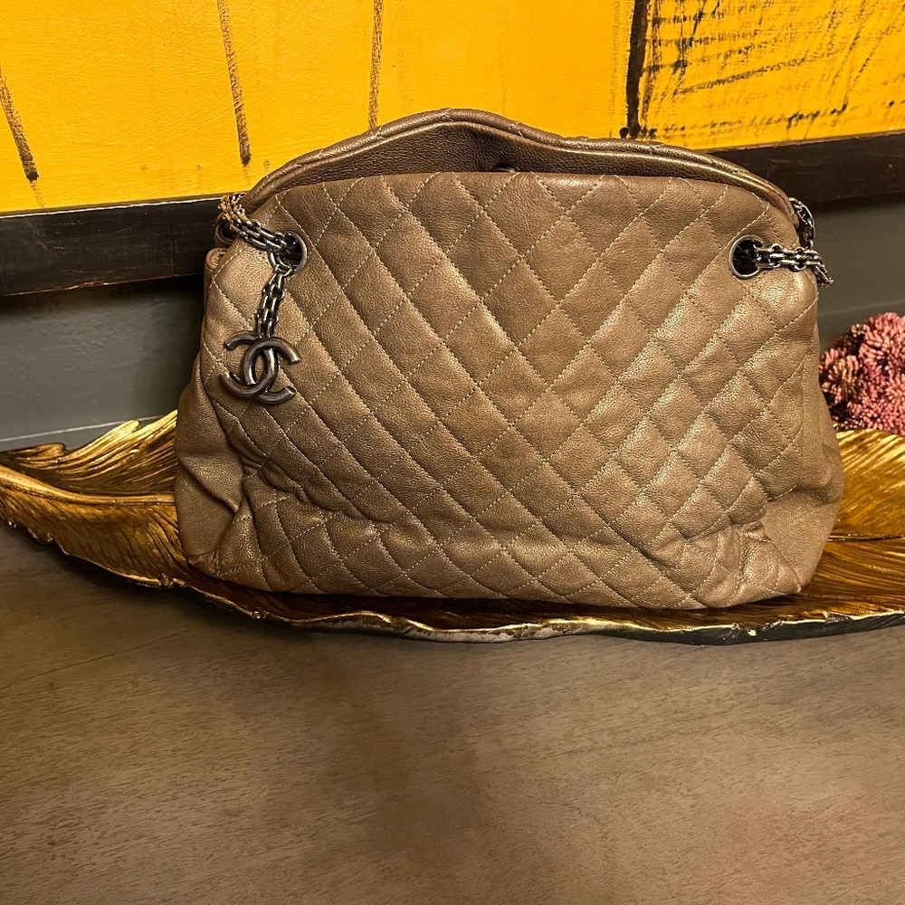 CHANEL BEAUTIFUL VINTAGE BAG